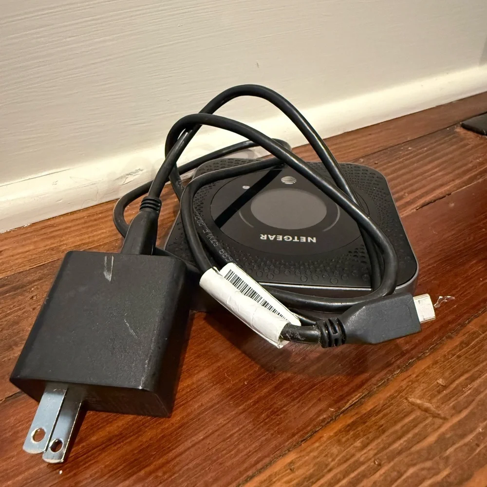 Netgear Gray Portable Router (ATT NETGEAR Nighthawk® Mobile Hotspot Router) - Picture 3 of 3